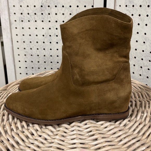 NWOT VINCE boots - Picture 4 of 11